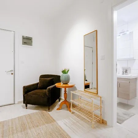 Cozy Central Flat W Garden 5 Min To Metro In Sisli Apartment